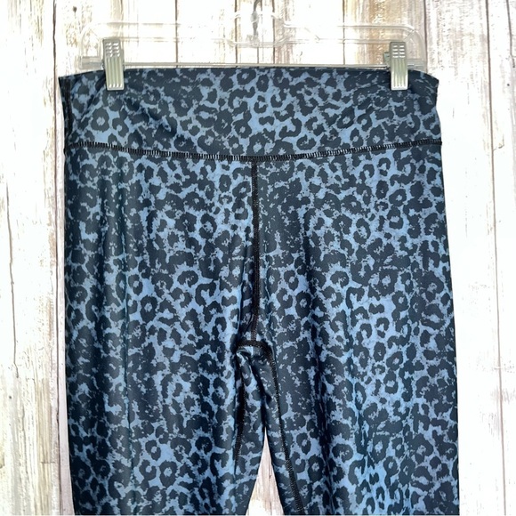 ZYIA Stone Leopard Scrunchy Light N Luxe Leggings - Picture 4 of 10